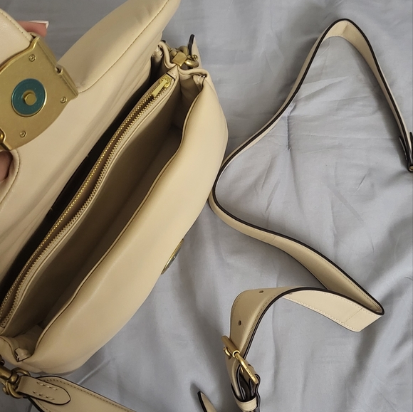 Coach Pillow Tabby 26 - Picture 6 of 7